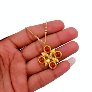 Collar con Colgante de Trébol de Cuatro Hojas de Cornalina Hecho a Mano, Cadena Ajustable de Latón con Baño de Oro de 18k, Joyería de Estilo Vintage que No se Deslustra - Product Image 3