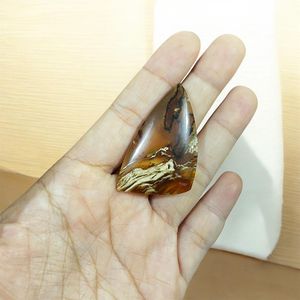 อำพันสุมาตราสีน้ำตาลทองโปร่งแสง ขนาด 40x25 มม. รูปทรงอิสระ แบบคาโบชอง ขัดเงาอย่างเป็นธรรมชาติ สำหรับงานประดับตกแต่ง - Product Image 2