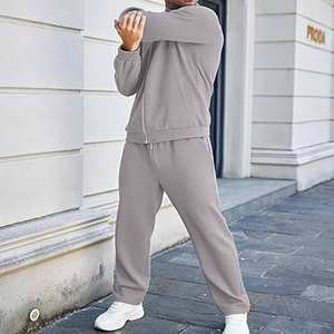 Conjunto Deportivo Casual para Hombre al por Mayor, Dos Piezas, con Logotipo Personalizado, Pantalones Deportivos con Logotipo Impreso en Relieve - Product Image 4