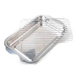 Plat à rôtir élégant conçu pour une cuisson familiale pratique, avec une construction en acier inoxydable durable et un intérieur spacieux - Product Image 4