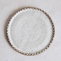 Durabilité durable et excellence fonctionnelle. Conçu pour devenir un centre d'attention intemporel pour chaque table à manger.