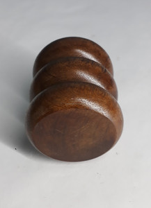 Soporte de luz en T de madera de mango hecho a mano con acabado marrón, diseño religioso, soporte para velas votivas, decoración artesanal de Navidad - Product Image 3