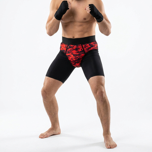 กางเกงชกมวย MMA สีแดงดำลายพราง ยืดหยุ่นสูง ป้องกันบริเวณขาหนีบสำหรับการฝึกซ้อม - Product Image 1