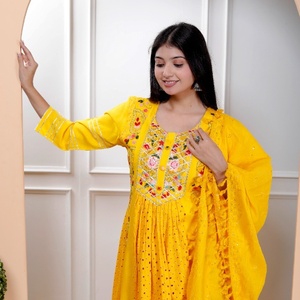 Conjunto de Kurta Anarkali de Rayón Amarillo Elegante para Mujer NIYANI, Bordado Intrincado en Relieve, Estilo Étnico Festivo de Rajasthan - Product Image 4