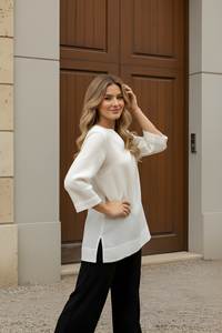 เสื้อผู้หญิงคลาสสิกสีขาว ผ้าฝ้าย แต่งลาย คอวี ความยาวปกติ แขน 3/4 เย็บอย่างดี สวมใส่สบายๆ เรียบหรู สีขาวล้วน - Product Image 6