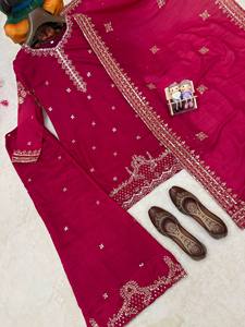Ensemble indien pakistanais bordeaux brodé, robe Anarkali avec dupatta, tenue traditionnelle formelle - Product Image 5