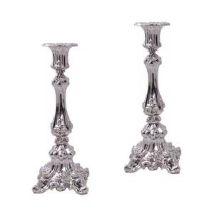 Paire de chandeliers en métal argenté antique, sculptés, style vintage, pour centre de table de mariage et de dîner de luxe - Product Image 1