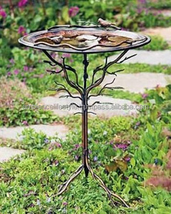 Bain d'oiseaux traditionnel en métal pour jardin, structure durable, finition résistante aux intempéries, parfait pour la décoration extérieure et l'attraction des oiseaux. - Product Image 4