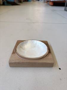 Porte-savon en bois écologique avec égouttoir intégré et insert en marbre blanc au design moderne pour évier de salle de bain - Product Image 4