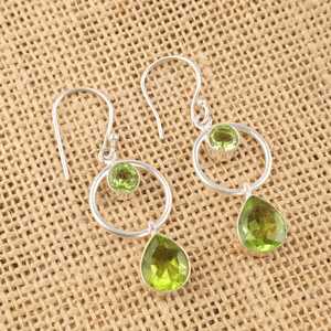 Boucles d'oreilles élégantes en péridot vert, serties clos, en argent sterling, faites à la main, avec pierres précieuses facettées, cadeau pour femme - Product Image 1