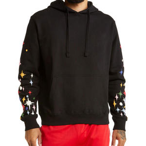 Hoodie personnalisé noir, hoodie graphique, hoodie imprimé étoiles, hoodie imprimé sur les manches, hoodie streetwear, hoodie oversize, pull à capuche - Product Image 1