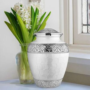 Urnes de crémation en aluminium élégant poli pour cendres humaines avec des éléments décoratifs idéaux pour les services commémoratifs et les expositions - Product Image 2