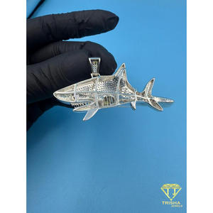 Colgante Premium de Animales Marinos con Detalles y Engaste de Diamantes Moissanite - Product Image 4