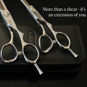 กรรไกรตัดผมมืออาชีพ 6 นิ้ว สำหรับคนถนัดขวา ผลิตจากเหล็กกล้า VG10 พร้อมใบมีดคมและด้ามจับขนาดกลางตามหลักสรีรศาสตร์ - Product Image 6