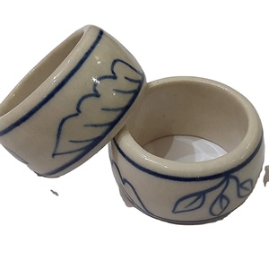 Servilletero de resina Soporte de anillo de servilleta de resina para utensilios de cocina para venta al por mayor y pedido a granel decoración de boda restaurante y fiestas en casa - Product Image 1
