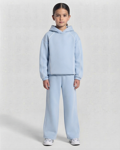 Ensemble de survêtement personnalisé pour filles, bleu ciel avec détails contrastants, en molleton de coton doux et respirant, comprenant un sweat à capuche et un pantalon de survêtement à jambes larges, Fabricant OEM - Product Image 1