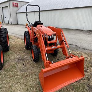 Tractor Kubota L3302 de alto rendimiento en excelentes condiciones que ofrece potencia agrícola avanzada y una experiencia de conducción suave. - Product Image 2