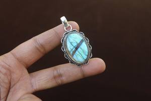 Pendentif en labradorite bleue naturelle, style bohème, bijoux en argent sterling 925, collier en pierres précieuses fait main, cadeau de Noël unique pour femmes - Product Image 4