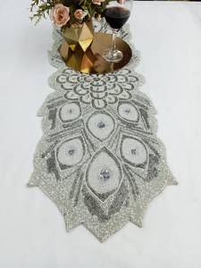 Chemin de table en tissu artisanal Ali Fashion Art, forme irrégulière, motif plume de paon brodé, gris argenté - Product Image 1