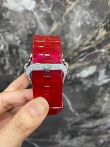 Reloj Analógico de Lujo Rojo con Incrustaciones de Dientes de Tiburón, Bisel de Moissanita, Correa de Acero Inoxidable, Movimiento de Cuarzo, Estilo de Joyería Personalizada - Product Image 5