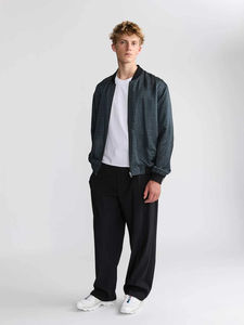 Blouson bomber personnalisable avec logo sur le devant pour les sports d'hiver en plein air, faible MOQ - Product Image 3
