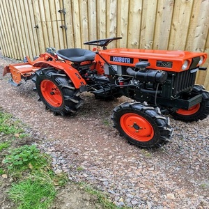 Potente Mini Tractor Kubota B700 con Rendimiento Diésel Eficiente, Capacidad 4x4, Tamaño Compacto y Uso Agrícola Práctico - Product Image 3