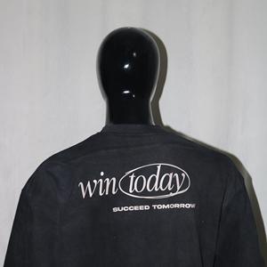 เสื้อยืดสีดำเนื้อหนัก 300 GSM สไตล์สตรีทแวร์ ผ้าฝ้าย 100% สกรีนลาย ไซส์อเมริกัน พิมพ์ลายทั่วตัว URBAN PRODUCTIONS - Product Image 5