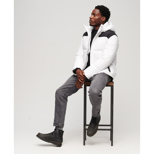 Veste matelassée à capuche blanche pour homme avec panneau noir, coupe-vent en polyester, vêtement d'extérieur d'hiver, coupe régulière, style décontracté - Product Image 6