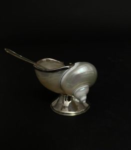 Bol de luxe en nacre avec support en argent et ensemble de cuillères – Plat à caviar nautique haut de gamme – Vaisselle de table côtière - Product Image 3