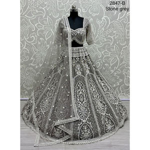 Vêtements indiens de mariage de qualité supérieure, en tissu filet doux avec travail de broderie et de miroir, Lehenga Choli pour mariée - Product Image 1