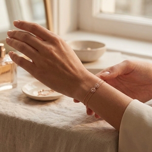 Bracelet et jonc élégants et luxueux en or massif 10K 14K 18K avec diamants par Wedding Anniversary Jewelry - Product Image 2
