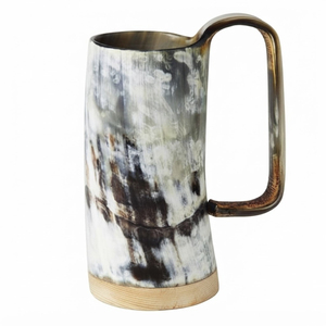 Chope à bière médiévale artisanale avec logo personnalisé, en corne de bœuf naturelle, sans danger pour les aliments, avec base en bois, vente en gros, mug à boire en corne de Viking - Product Image 1