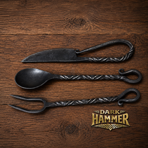 Juego de cubiertos medievales de hierro forjado a mano, utensilios con mango trenzado rústico y funda de cuero marrón. - Product Image 2