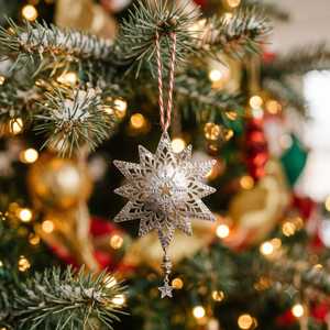 เครื่องประดับตกแต่งต้นคริสต์มาสทรงกลมโลหะลายทองโบราณ งานแฮนด์เมด ประดับเกล็ดหิมะโบราณ สำหรับแขวนในเทศกาล - Product Image 2