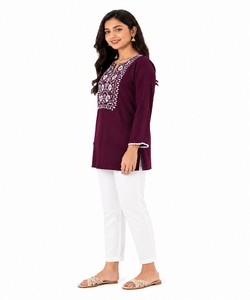 Kurta Tradicional Bordada en Color Granate para Mujer, Prenda Étnica Vintage de Rayón, India Pakistán, Todas las Temporadas, Regular 86900 SAHAJANAND- SI-425 - Product Image 2