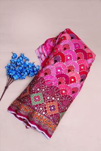 Tela crepé natural con estampado geométrico de espejos en magenta rosa y borde grueso para kurtis de diseñador y vestidos étnicos. - Product Image 3