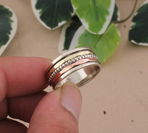 Anillo de Plata de Ley 925 con Banda Punteada, Anillo de Boda Minimalista con Textura Milgrain y Piedras Preciosas para Mujer, Venta al por Mayor - Product Image 1