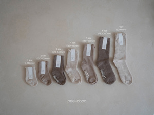 Chaussettes en mélange de coton doux Peekaboo Mond pour bébés, enfants et adultes – Chaussettes unisexes confortables pour tous les jours - Product Image 1