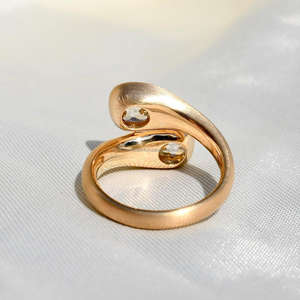 Anillo de Compromiso con Dos Diamantes Cultivados en Laboratorio con Corte Cojín, Anillo de Novia Toi Et Moi de Oro Amarillo con Diamantes, Joyería Fina para Mujer - Product Image 2