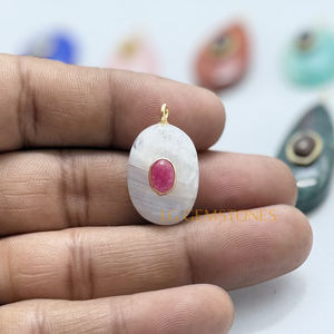 Colgante de Piedra Preciosa Ovalada de Piedra Lunar Arcoíris con Doble Piedra de Cuarzo Rubí Chapado en Oro de 18k - Product Image 1