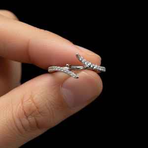 Anillo de Moissanita de Corte Redondo con Banda Abierta para Mujer, Plata 925 Original, Joyería Fina Nupcial, Regalo para Parejas - Product Image 4