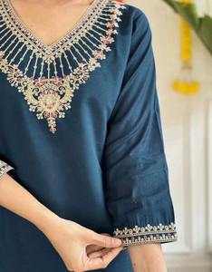 Elegante Conjunto de Salwar Kameez de Rayón con Bordado, Ropa Étnica de Diseño para Minoristas de Boutiques y Proveedores de Ropa al por Mayor - Product Image 3