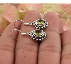 ต่างหูเงินแท้ 925 ประดับเพอริดอตทรงหยดน้ำ ดีไซน์หรูหรา สำหรับผู้หญิง ออกแบบตามสั่ง ขายส่ง หินประจำเดือนสิงหาคม - Product Image 4