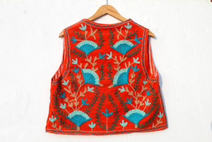 Chaleco de terciopelo floral Suzani bordado sin mangas para mujer, chaleco corto de invierno de algodón con relleno de algodón - Product Image 6