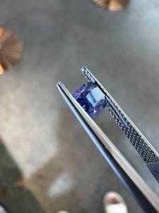 Zafiro Azul Violeta Natural, Corte Cojín, 1.27CT, Gema Facetada de Sri Lanka, con Juego de Color/Fuego, para Joyería y Coleccionistas - Product Image 3