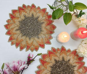 Napperon perlé de fleur de rouille fait à la main. Lot de 2/4/6 également disponible - Product Image 2