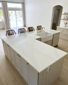 Dalles de quartz Calacatta Goldia – Pierre technique haut de gamme aspect marbre pour comptoirs et revêtements de sol - Product Image 1