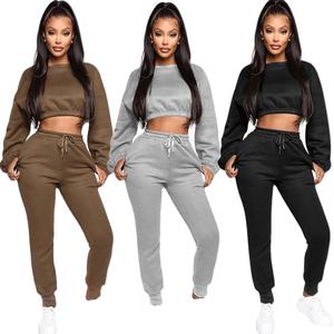 OEM vente en gros 2024 broderie personnalisée col rond manches longues culture femmes sweats dames jogging tissu côtelé survêtement bouton - Product Image 1