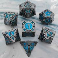 Set Dadu Logam Portabel 7 Buah Dadu Polihedral Tepi Tajam untuk Permainan D&D Dungeons & Dragons Set Dadu Keterampilan D&D Dadu Logam Paduan Seng