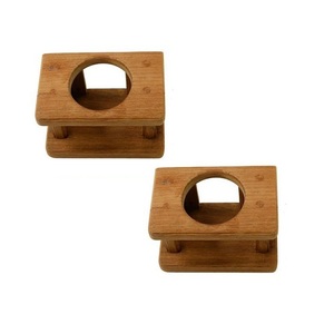 Juego de 2 Portavasos de Madera Color Marrón, Portavasos y Portavasos Personalizados para Uso en el Hogar y Hoteles - Product Image 1